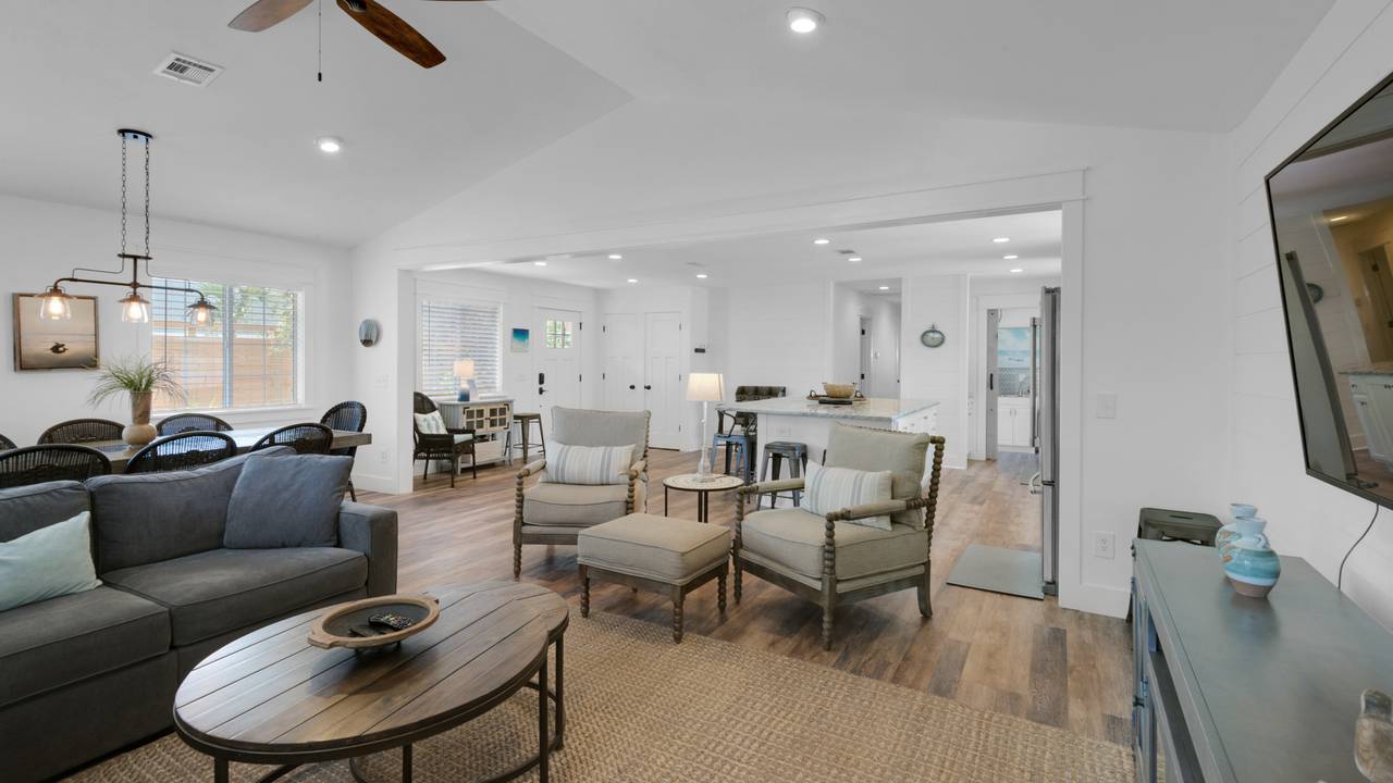 171 Seacrest Main Living Area 171 Seacrest Main Living Area