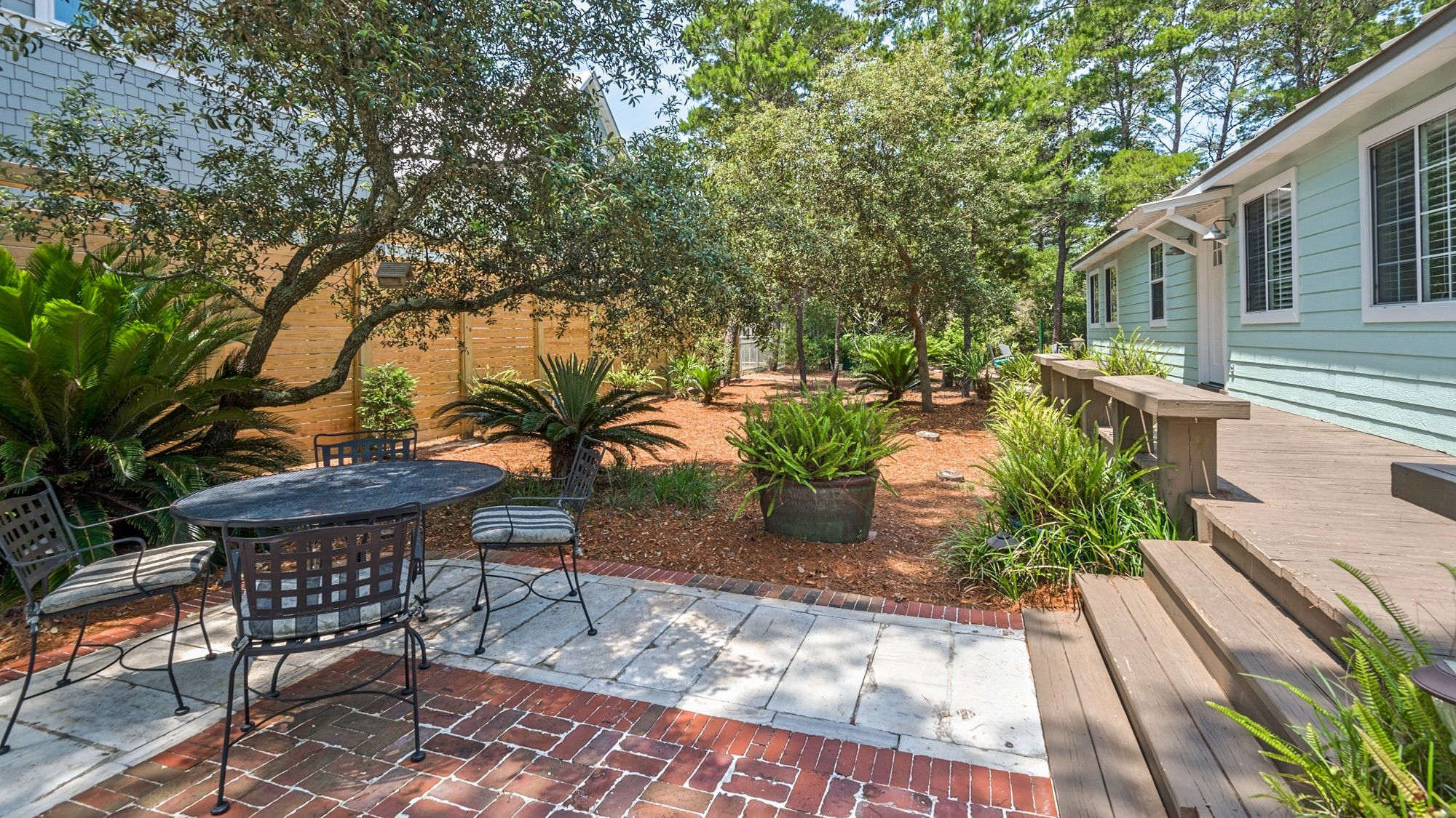 171 Seacrest Front Yard