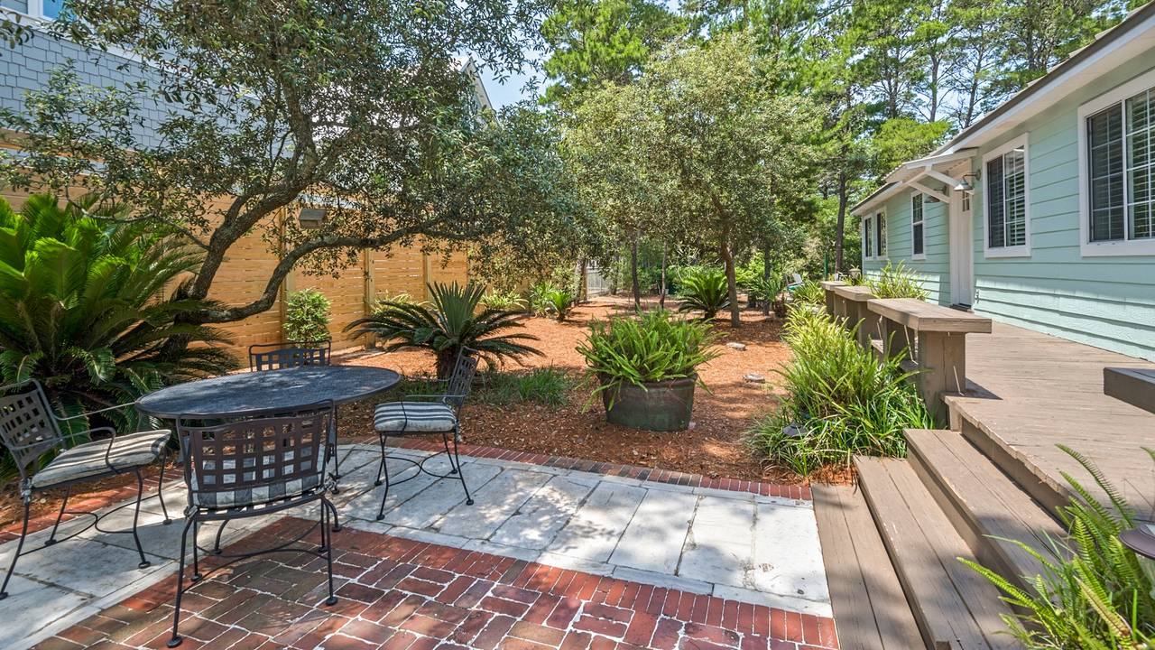 171 Seacrest Front Yard 171 Seacrest Front Yard