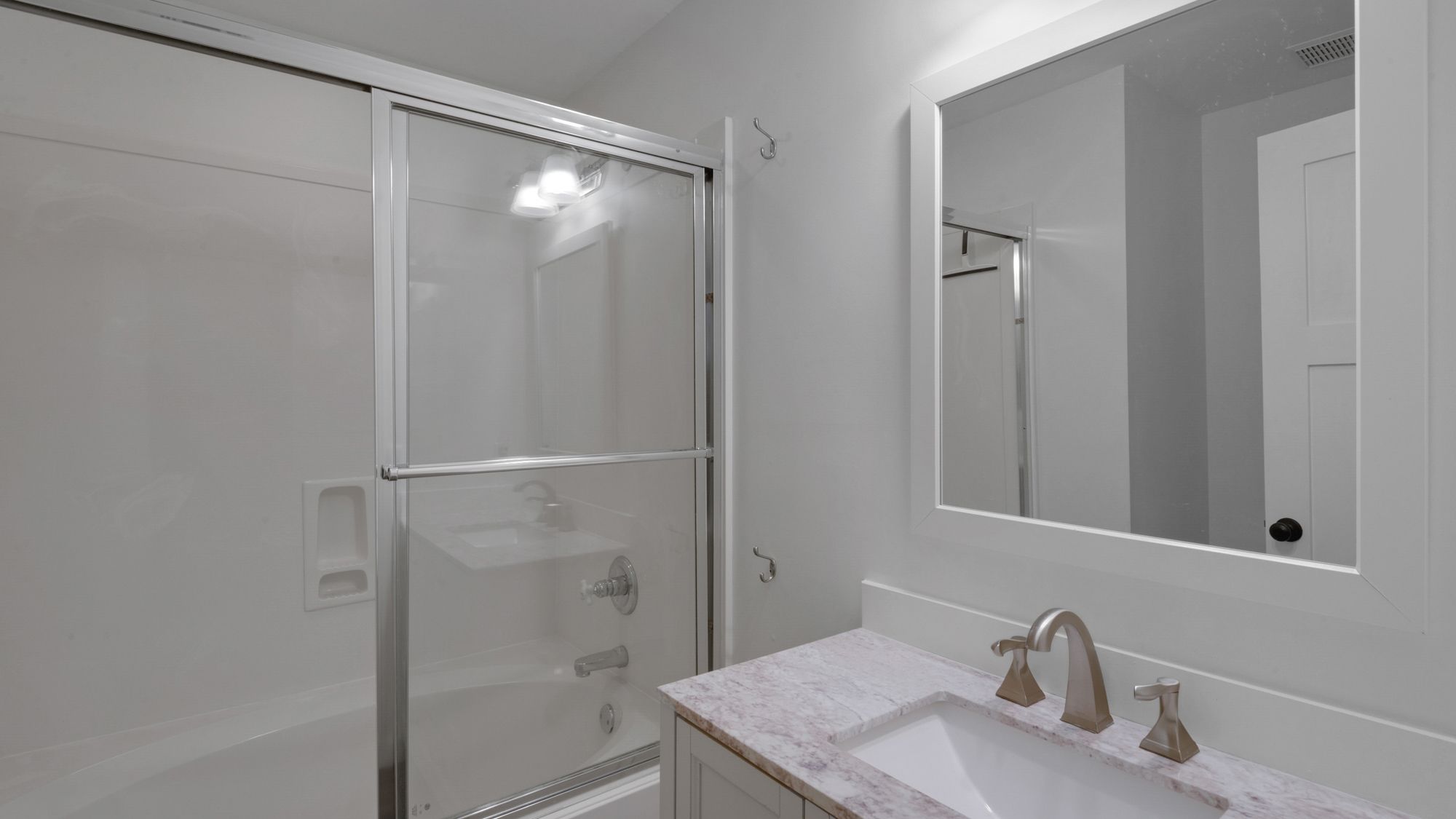 171 Seacrest Guest Bathroom