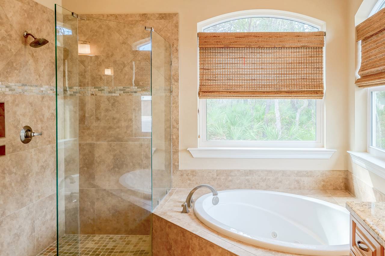 Costal Living shower & tub Costal Living shower & tub