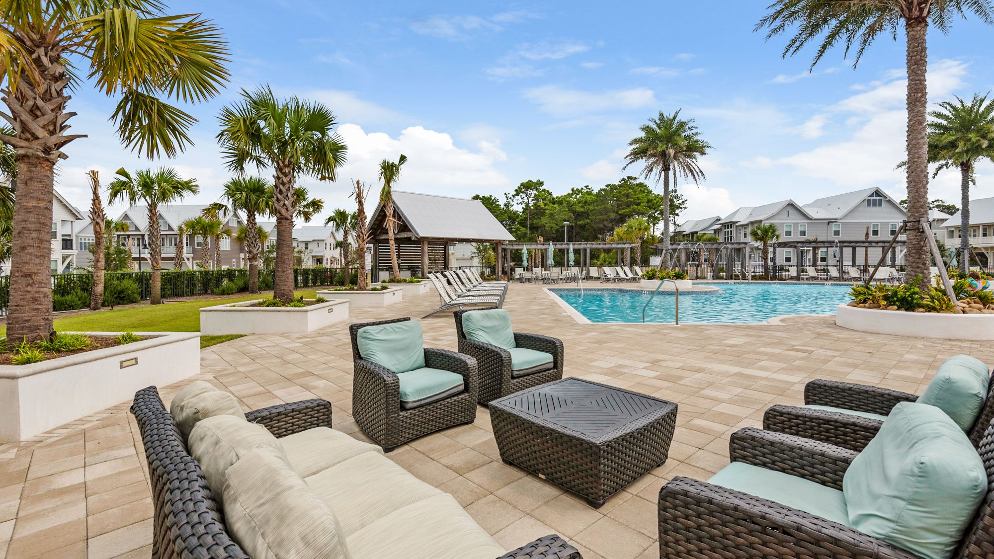 Prominence Neighborhood and Amenities