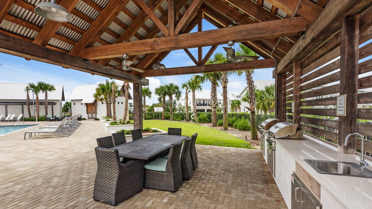 Prominence Neighborhood and Amenities Prominence Neighborhood and Amenities