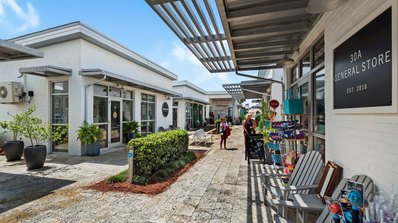 Prominence Neighborhood and Amenities Prominence Neighborhood and Amenities