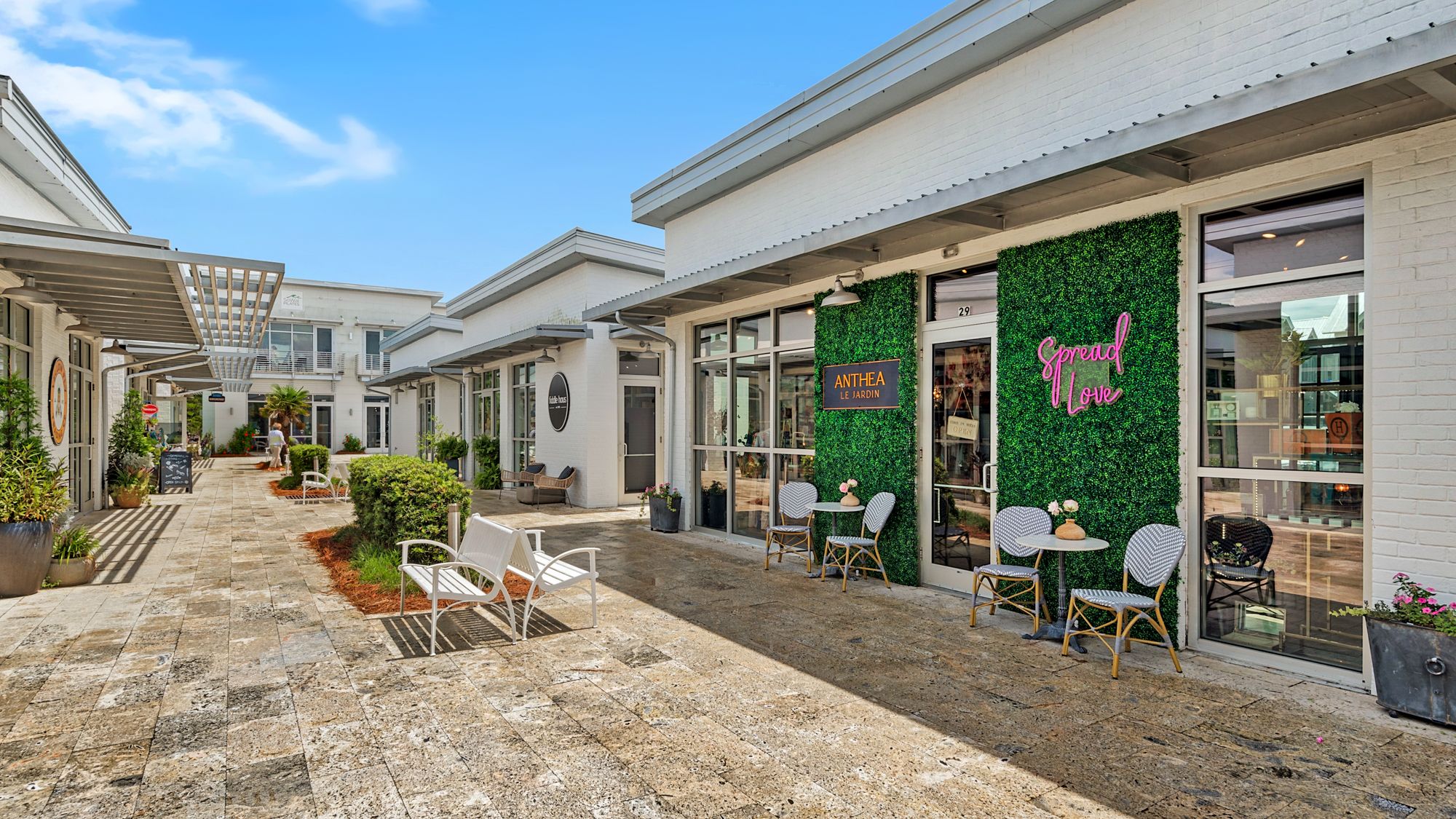 Prominence Neighborhood and Amenities