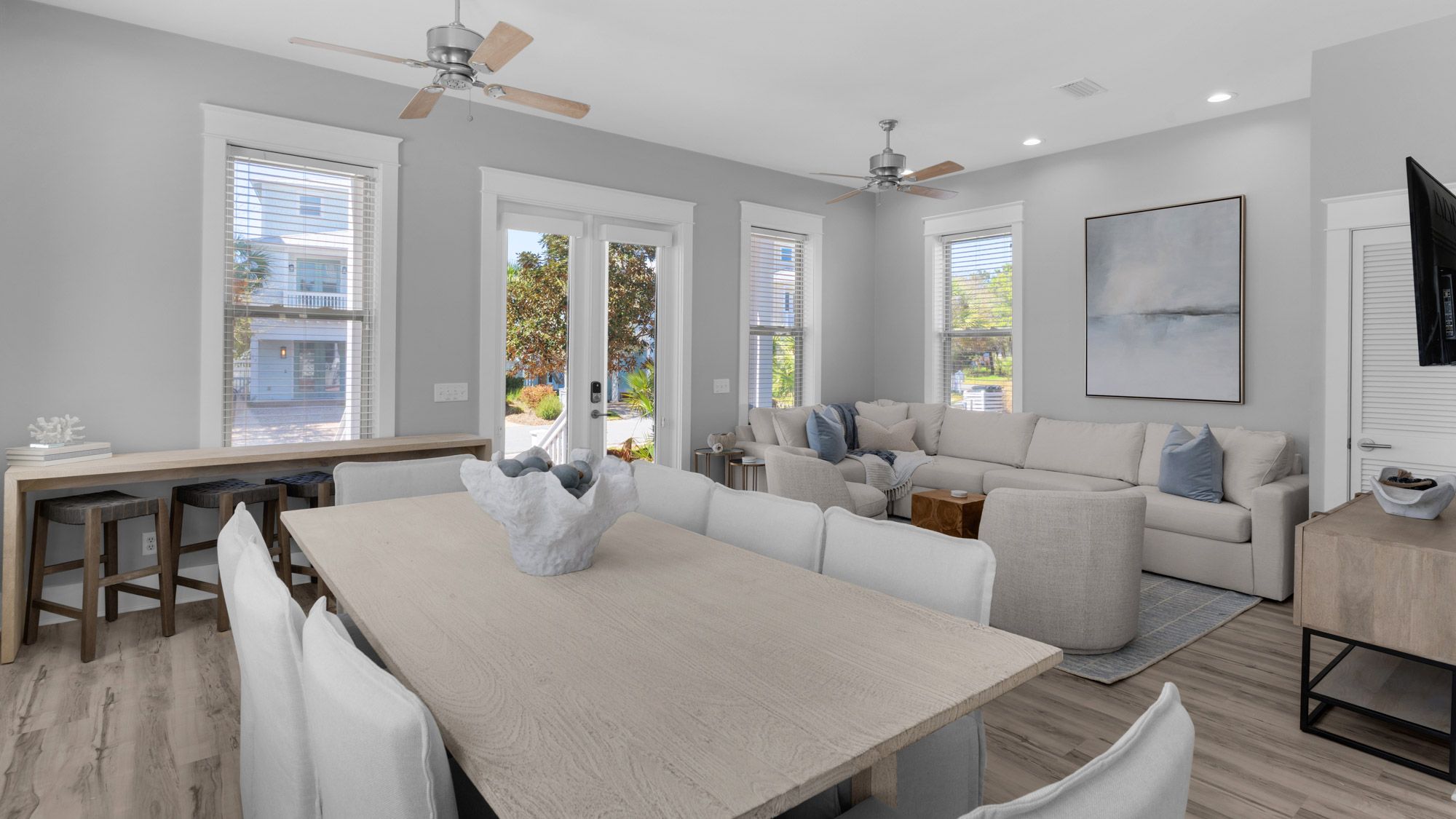 Sweet Retreat - Dining into living area