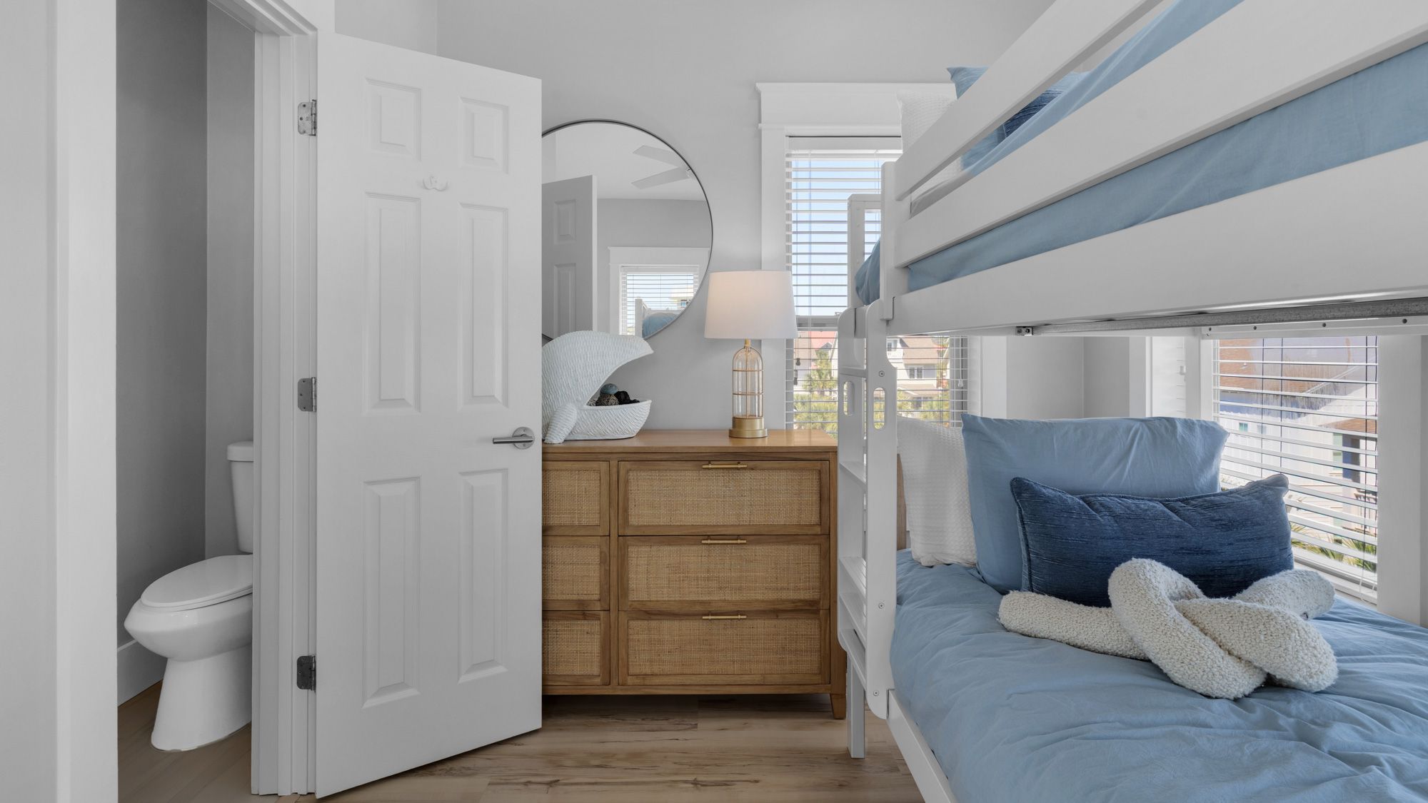 Sweet Retreat - 3rd Floor Bedroom