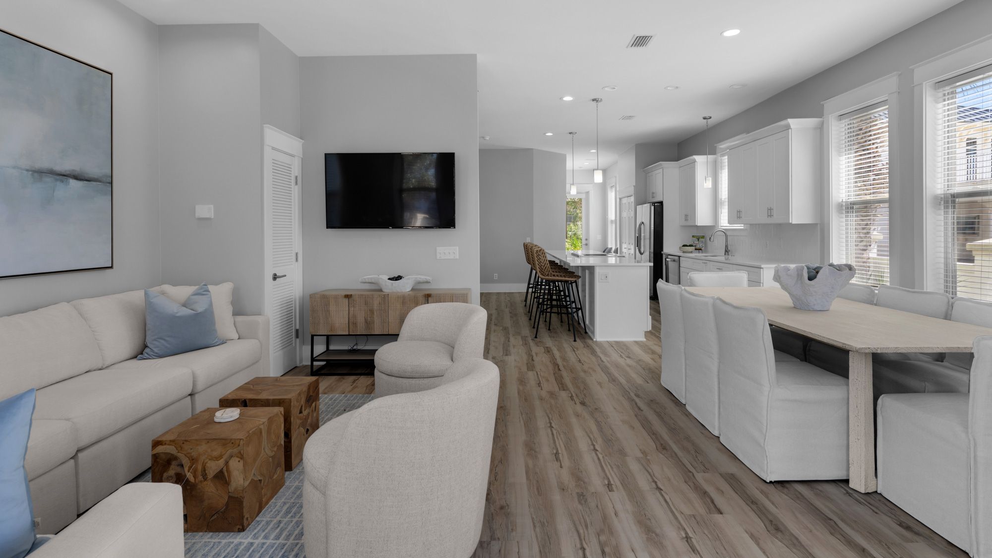 Sweet Retreat - Open living area