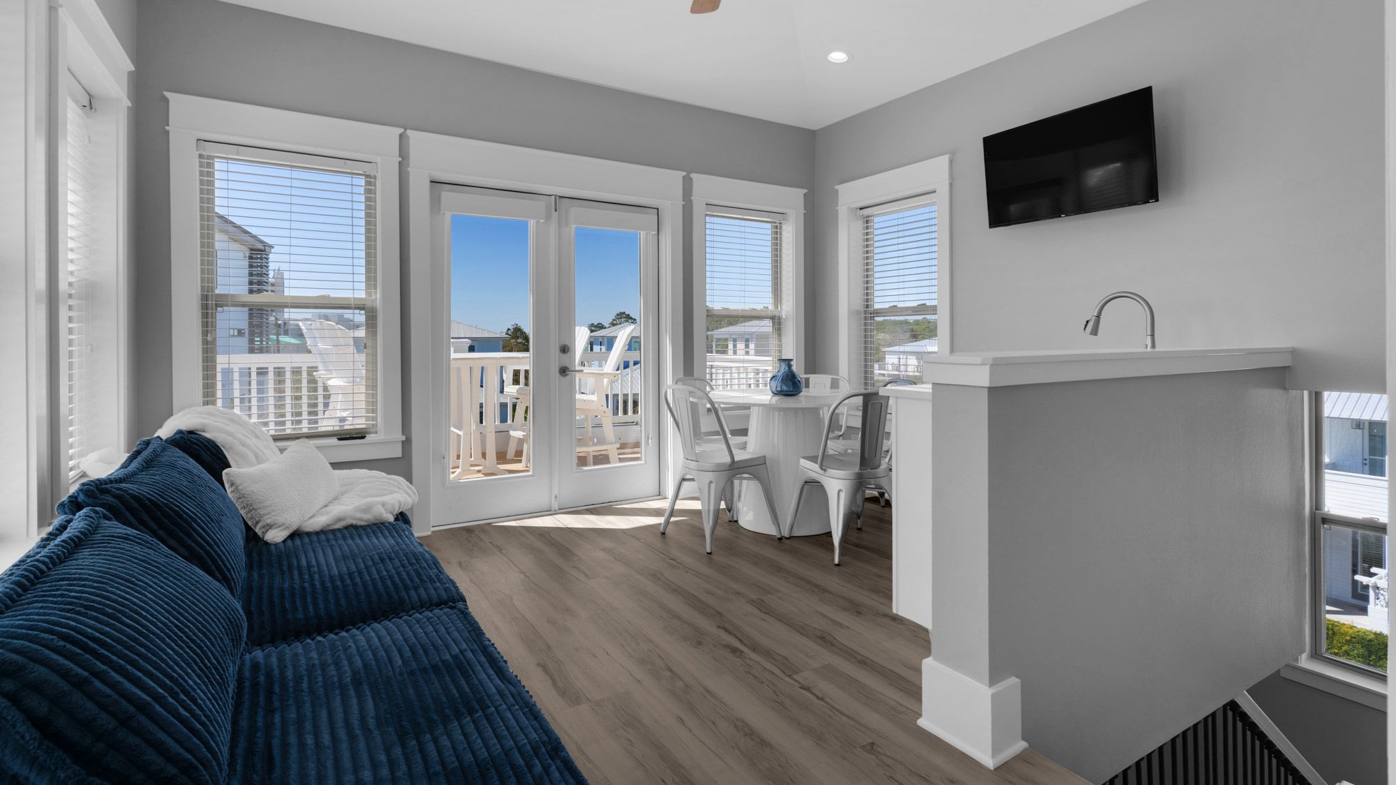 Sweet Retreat - 3rd Floor Seating, Wet Bar and Balcony