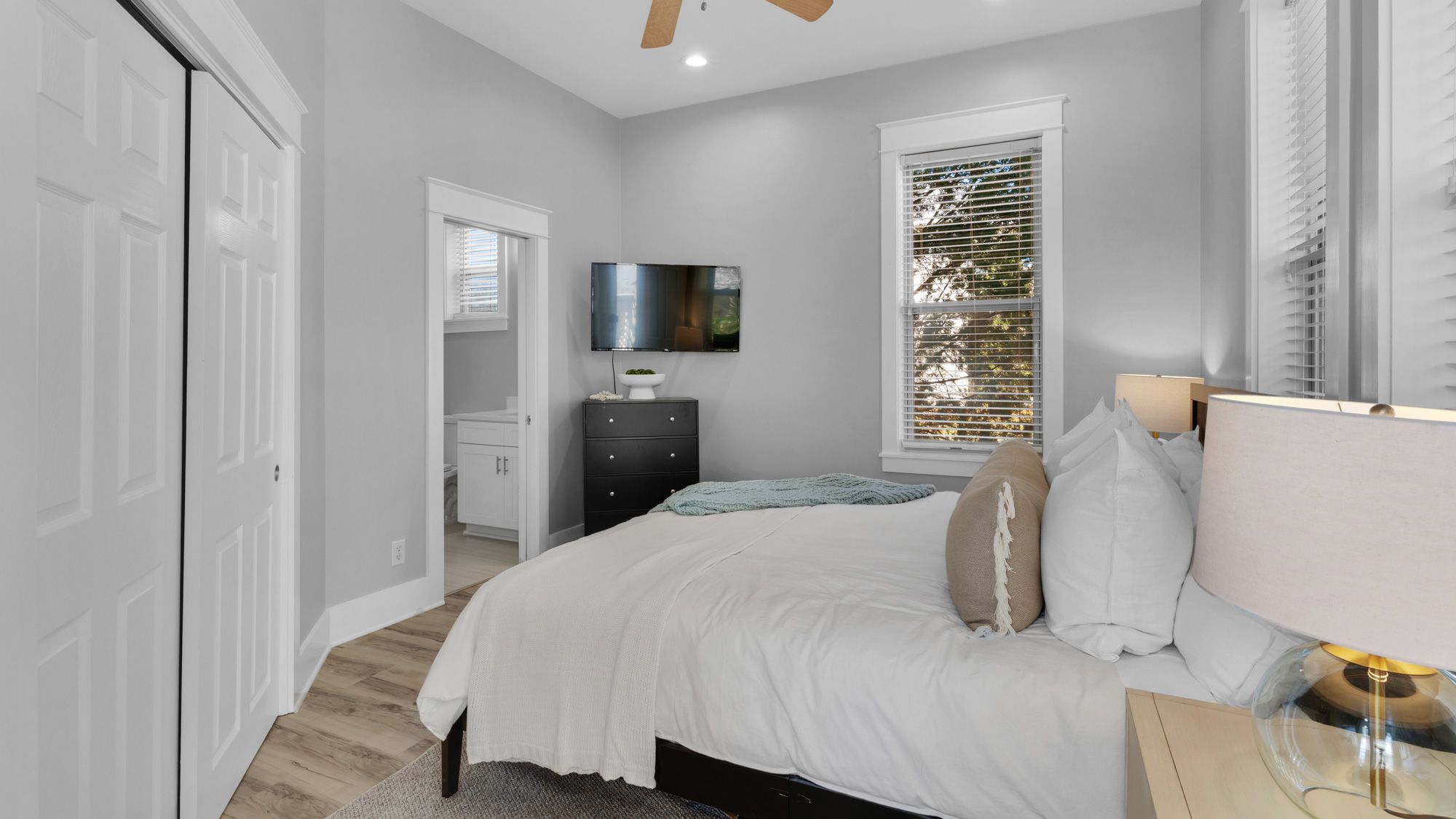 Sweet Retreat - 1st Floor King Bedroom