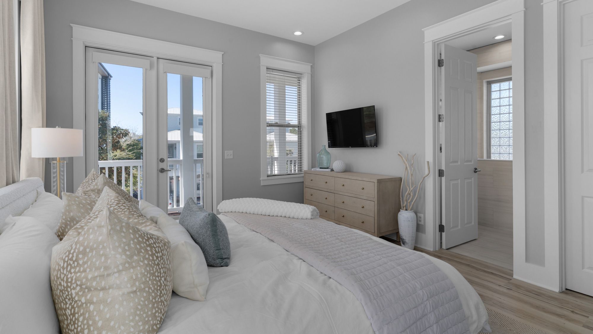 Sweet Retreat - 2nd Floor Master Bedroom