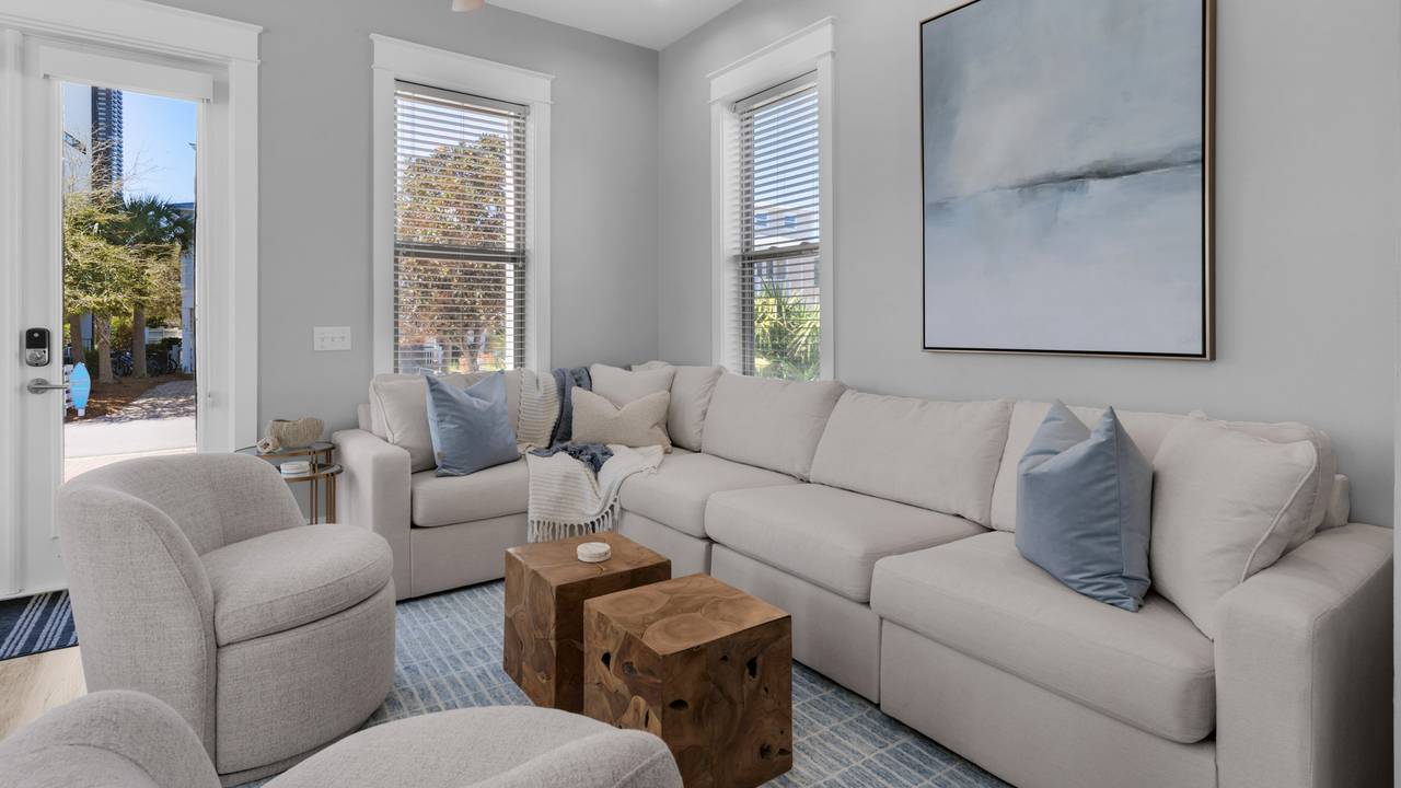 Sweet Retreat - Living area Sweet Retreat - Living area