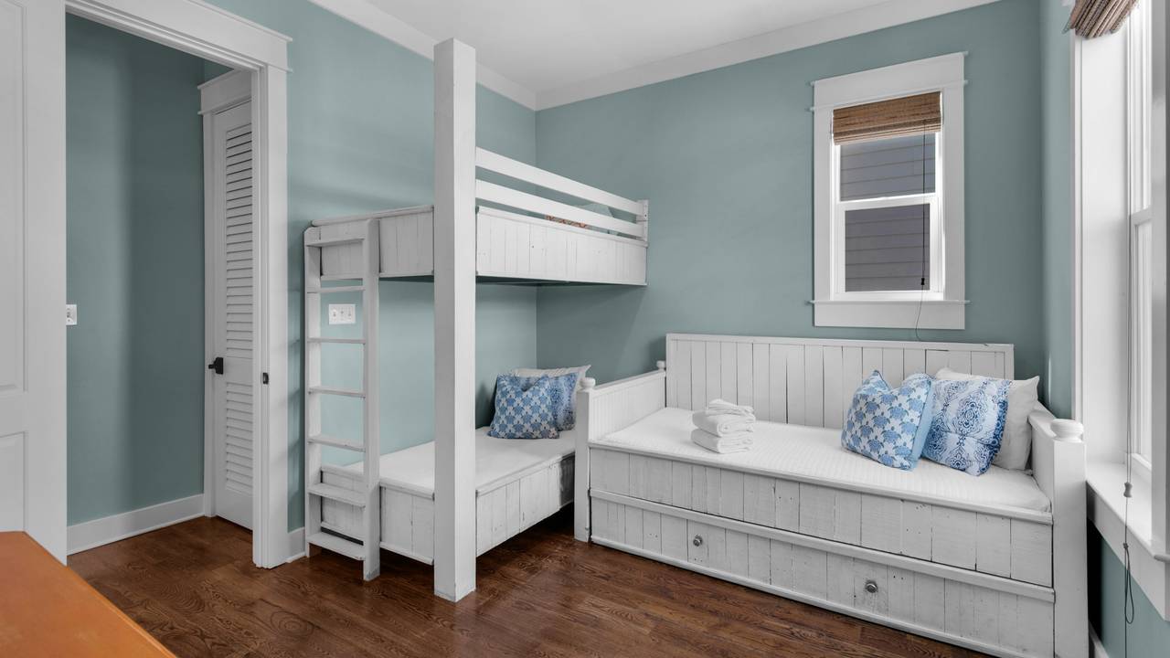 Royal Seaview: 2nd Floor Bedroom 3 Royal Seaview: 2nd Floor Bedroom 3