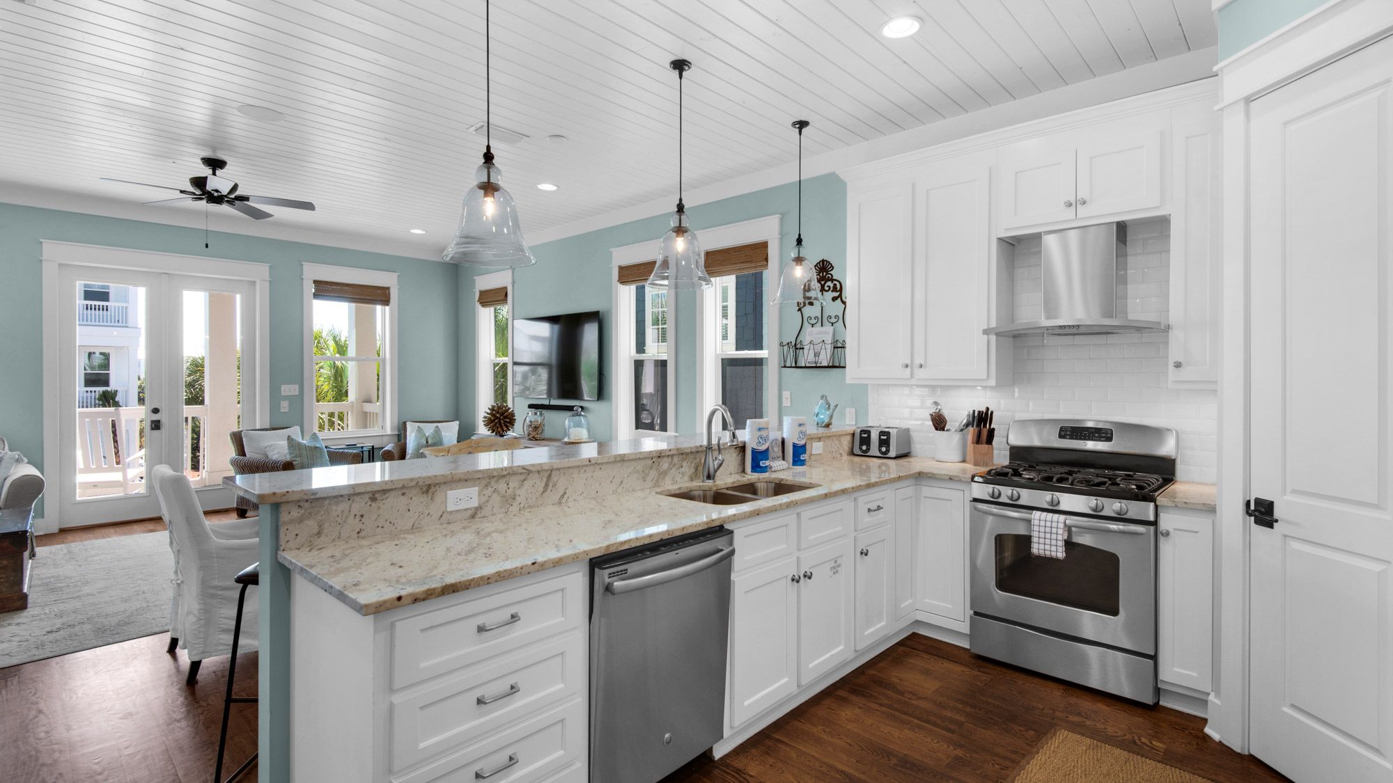 Royal Seaview: 2nd Floor Kitchen area