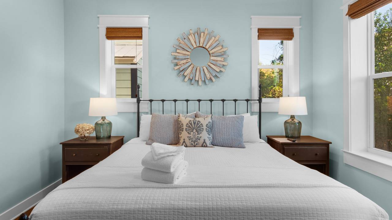 Royal Seaview: 1st Floor Bedroom 2 Royal Seaview: 1st Floor Bedroom 2