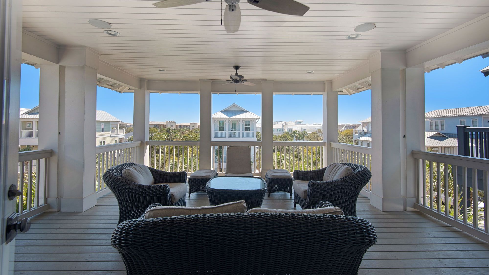 Royal Seaview: 3rd Floor Covered Deck