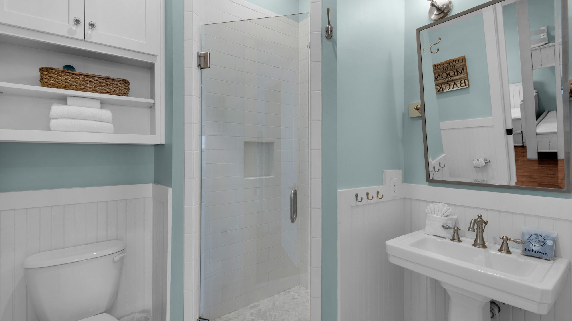 Royal Seaview: 2nd Floor Bathroom 3