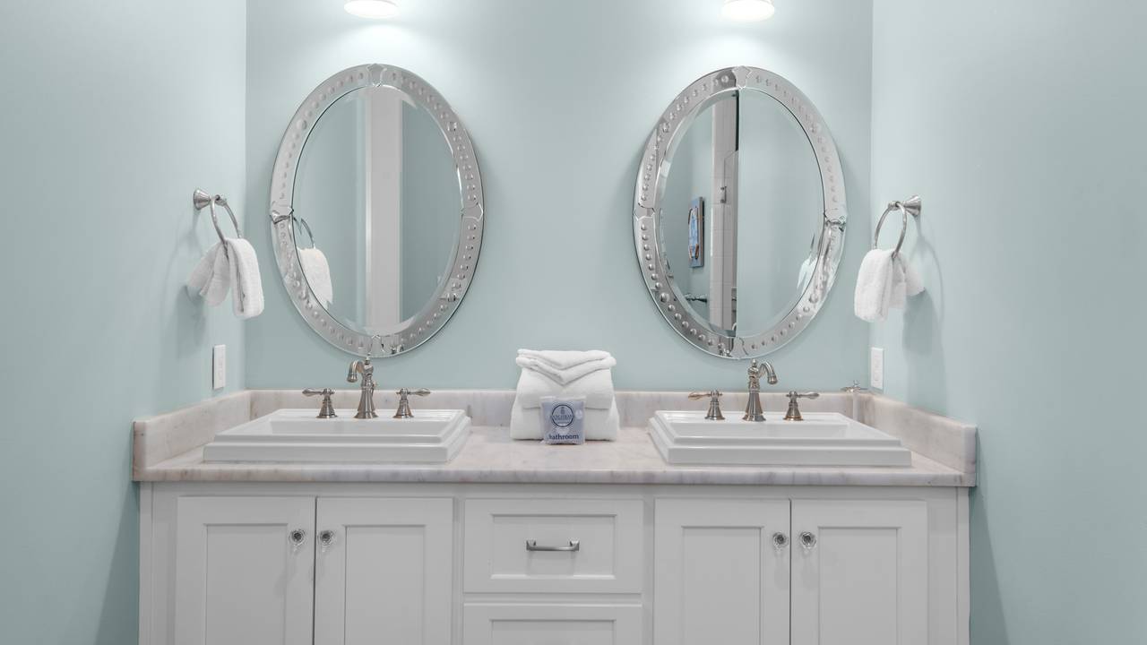 Royal Seaview: 1st Floor Bathroom 2 Royal Seaview: 1st Floor Bathroom 2