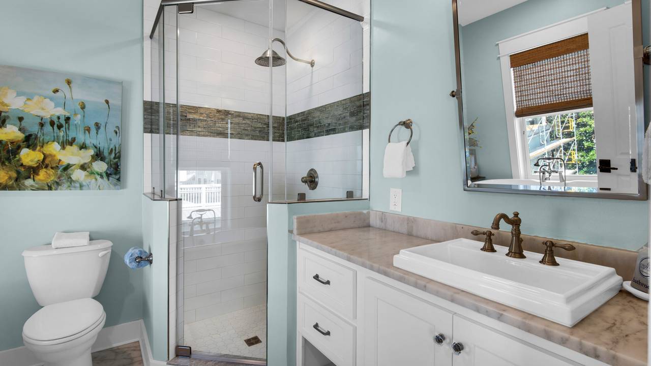 Royal Seaview: 3rd Floor Bathroom 4 Royal Seaview: 3rd Floor Bathroom 4