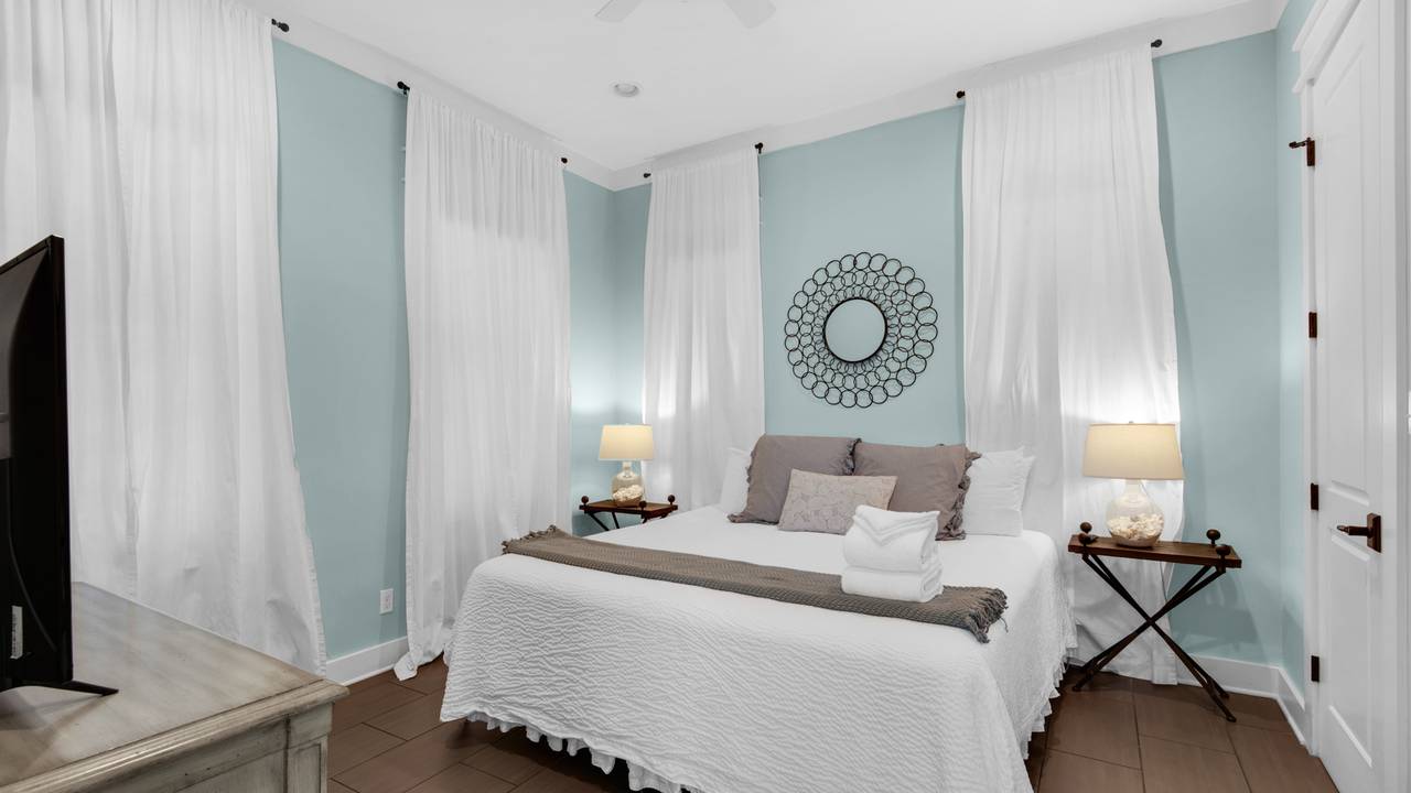 Royal Seaview: 1st Floor Bedroom 1 Royal Seaview: 1st Floor Bedroom 1