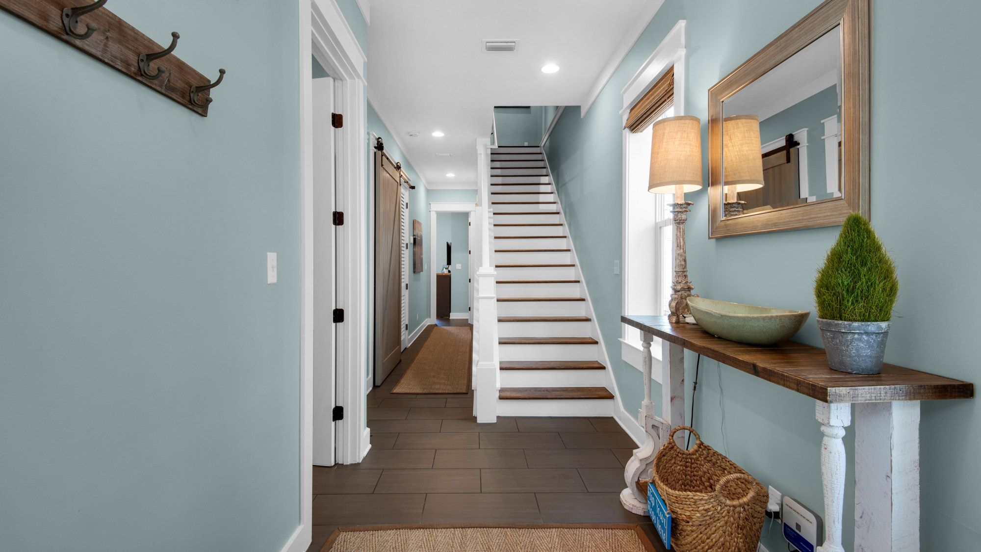 Royal Seaview: 1st Floor Hallway & Upstairs to 2nd Floor