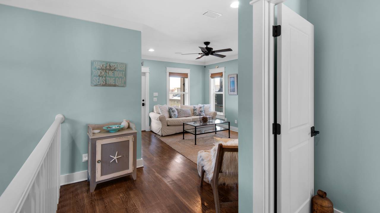 Royal Seaview: 3rd Floor Seating area Royal Seaview: 3rd Floor Seating area