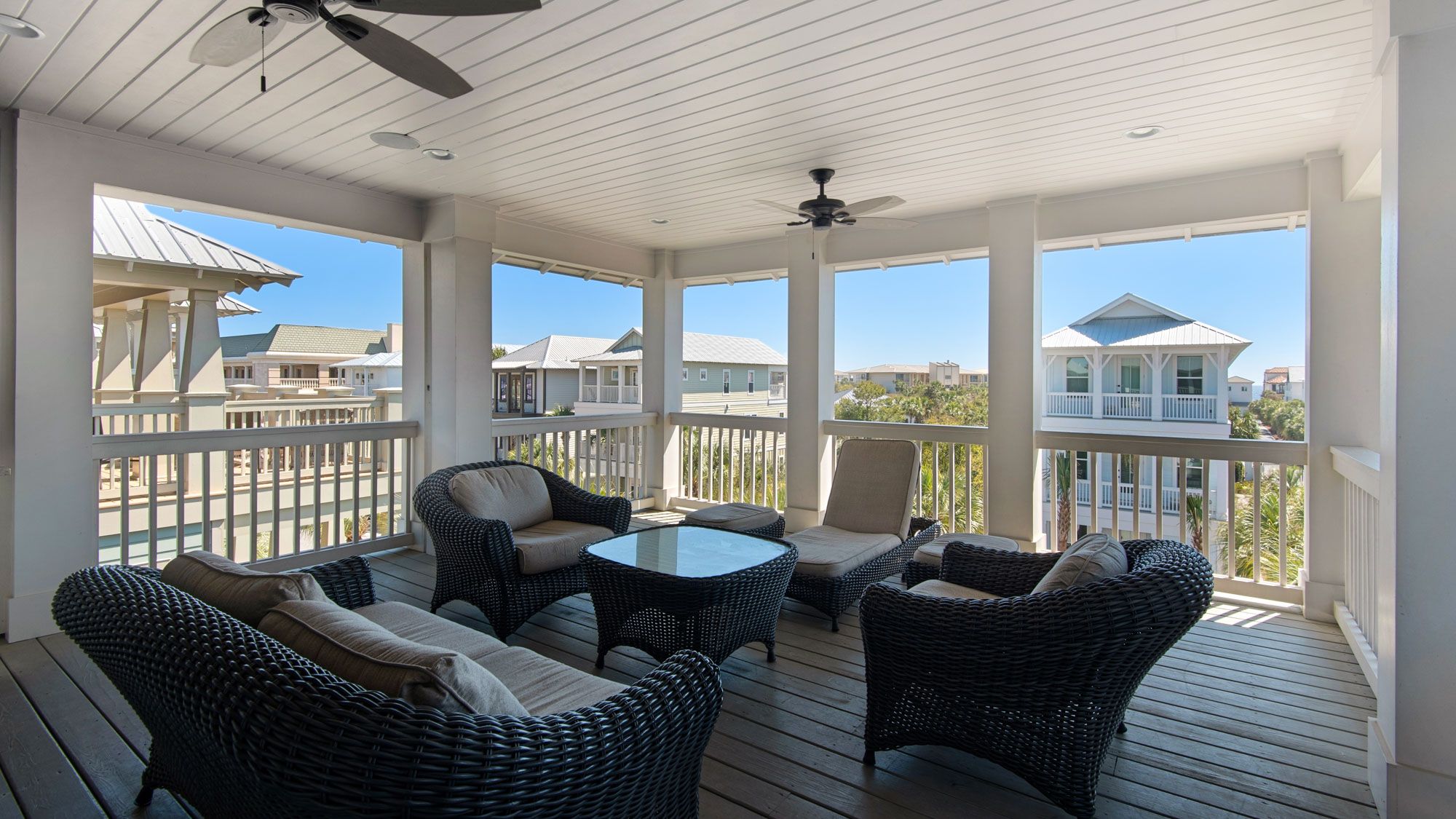 Royal Seaview: 3rd Floor Covered Deck