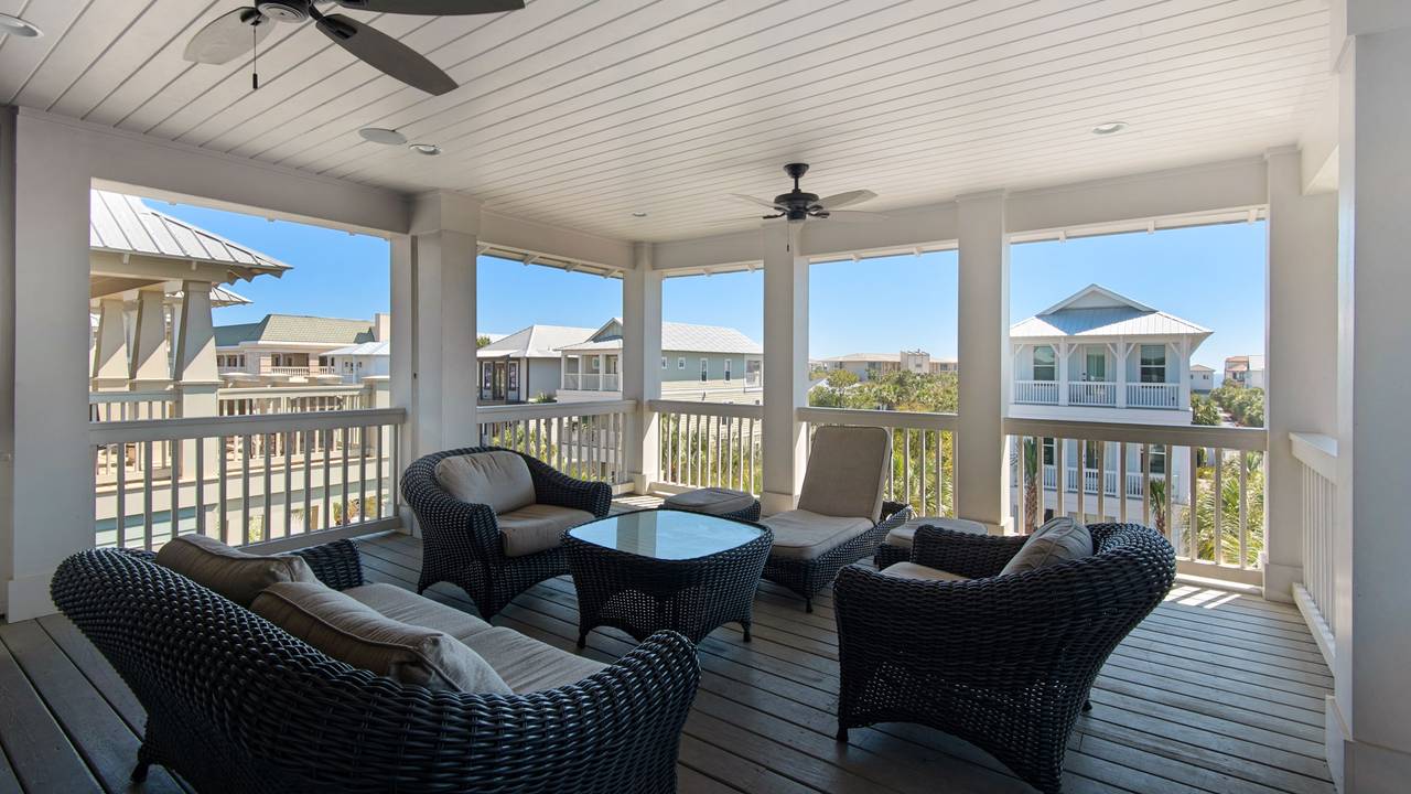 Royal Seaview: 3rd Floor Covered Deck Royal Seaview: 3rd Floor Covered Deck