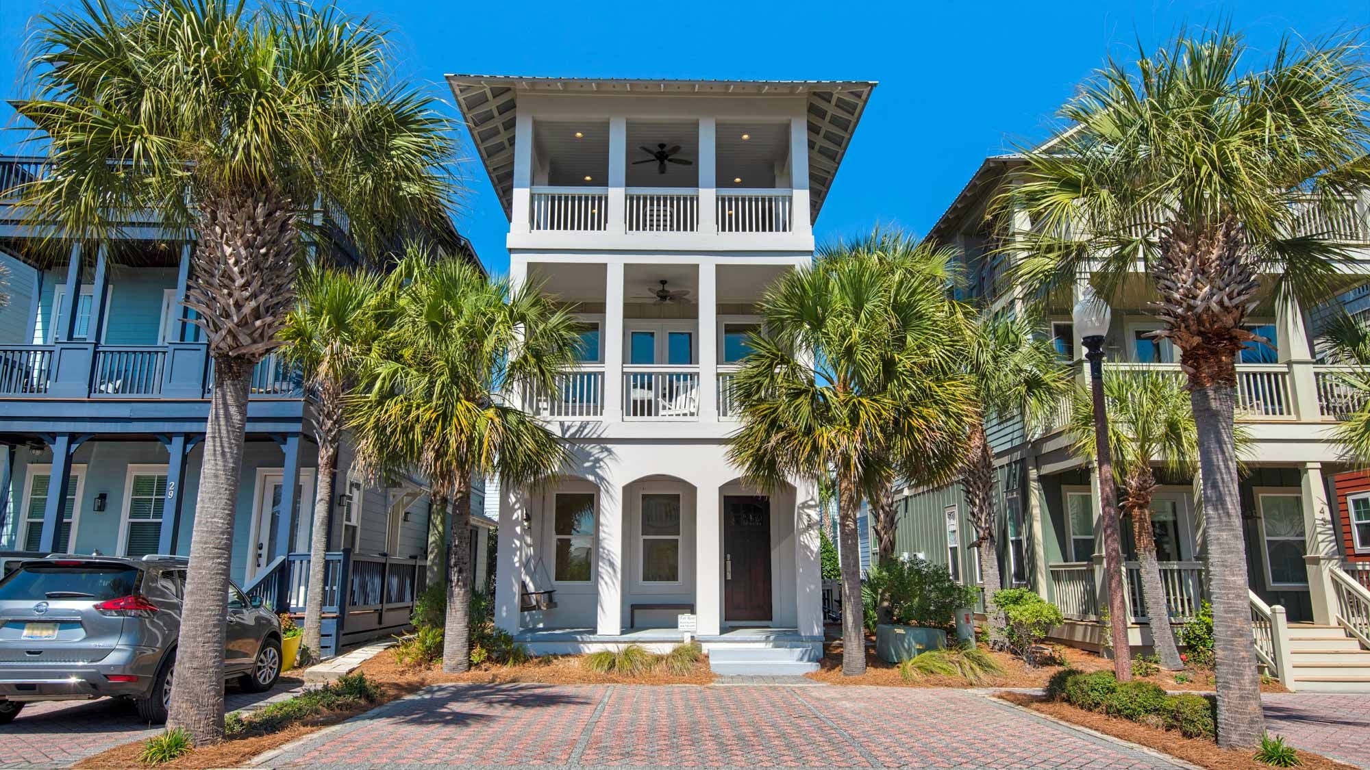 Royal Seaview: Front view