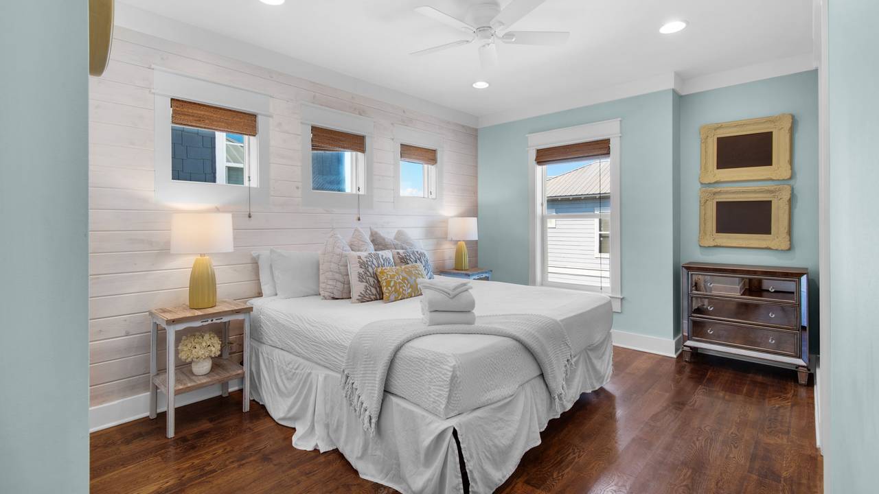 Royal Seaview: 3rd Floor Bedroom 4 Royal Seaview: 3rd Floor Bedroom 4