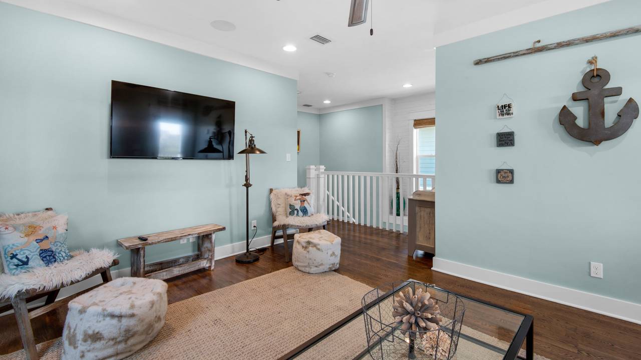 Royal Seaview: 3rd Floor Seating area Royal Seaview: 3rd Floor Seating area