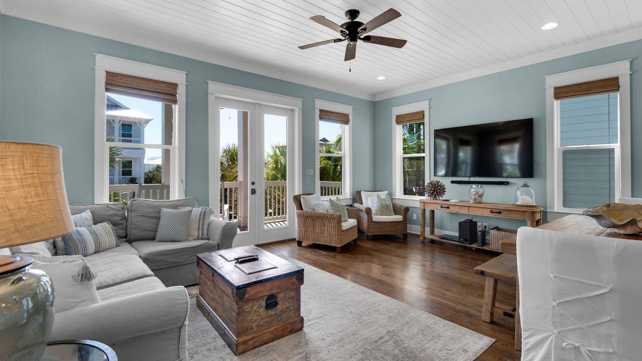 Royal Seaview: 2nd Floor Main Living Area Royal Seaview: 2nd Floor Main Living Area