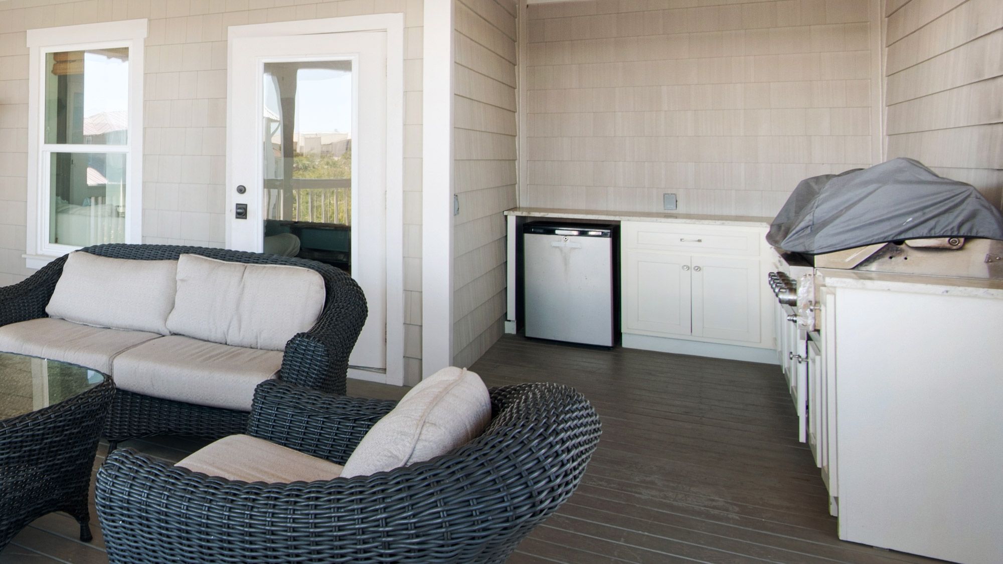 Royal Seaview: 3rd Floor Covered Deck