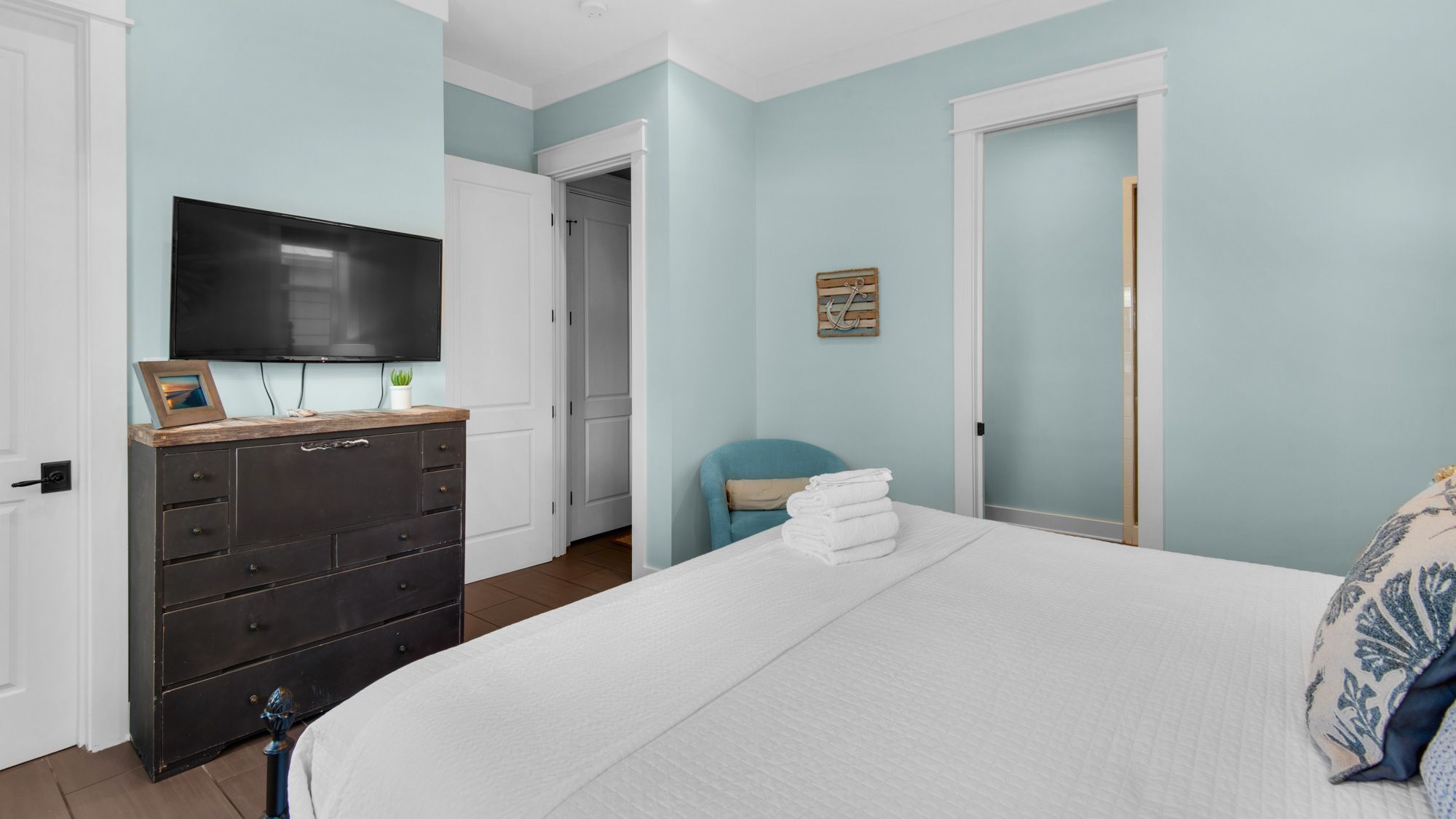 Royal Seaview:  1st Floor Bedroom 2