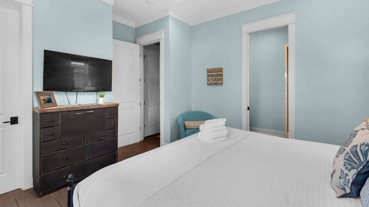 Royal Seaview: 1st Floor Bedroom 2 Royal Seaview: 1st Floor Bedroom 2