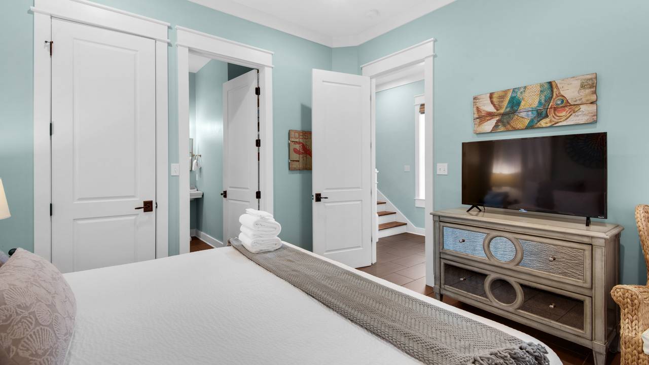 Royal Seaview: 1st Floor Bedroom 1 Royal Seaview: 1st Floor Bedroom 1