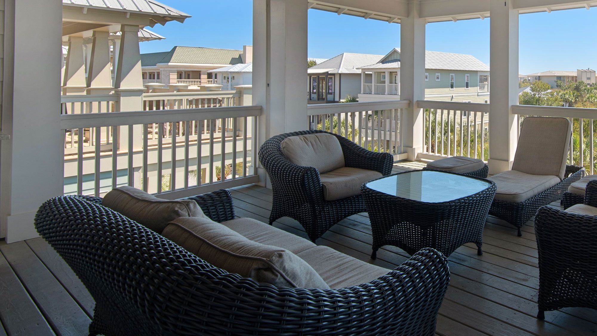 Royal Seaview: 3rd Floor Covered Deck