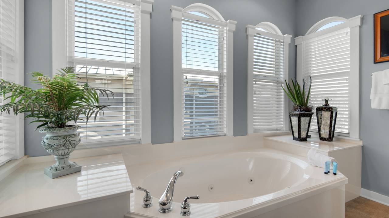 Seaview Villas A402 King Bedroom with Private Bathroom Seaview Villas A402 King Bedroom with Private Bathroom