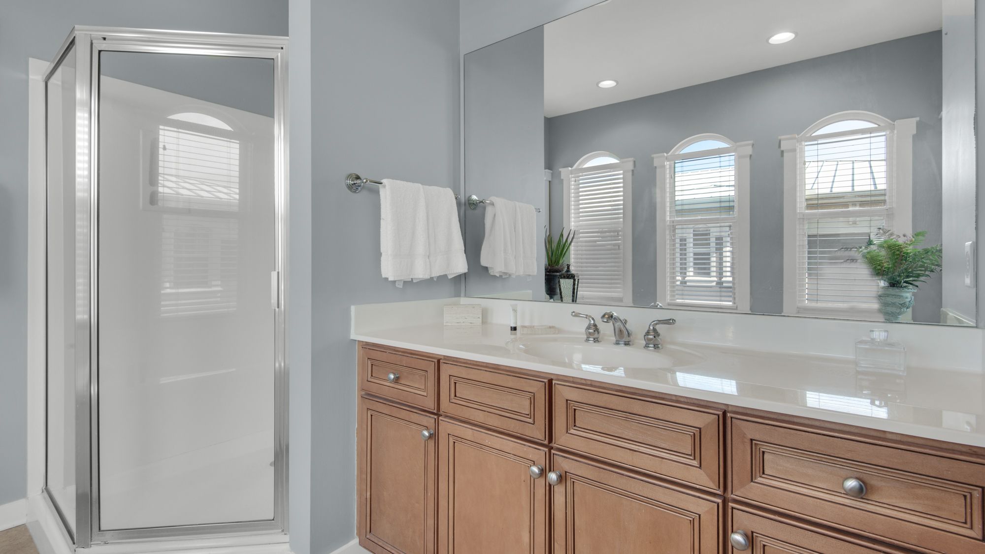 Seaview Villas A402 King Bedroom with Private Bathroom