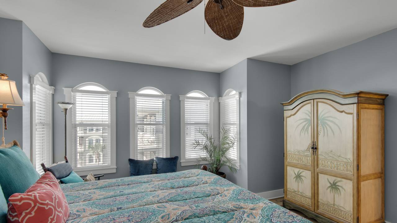 Seaview Villas A402 King Bedroom with Private Bathroom Seaview Villas A402 King Bedroom with Private Bathroom