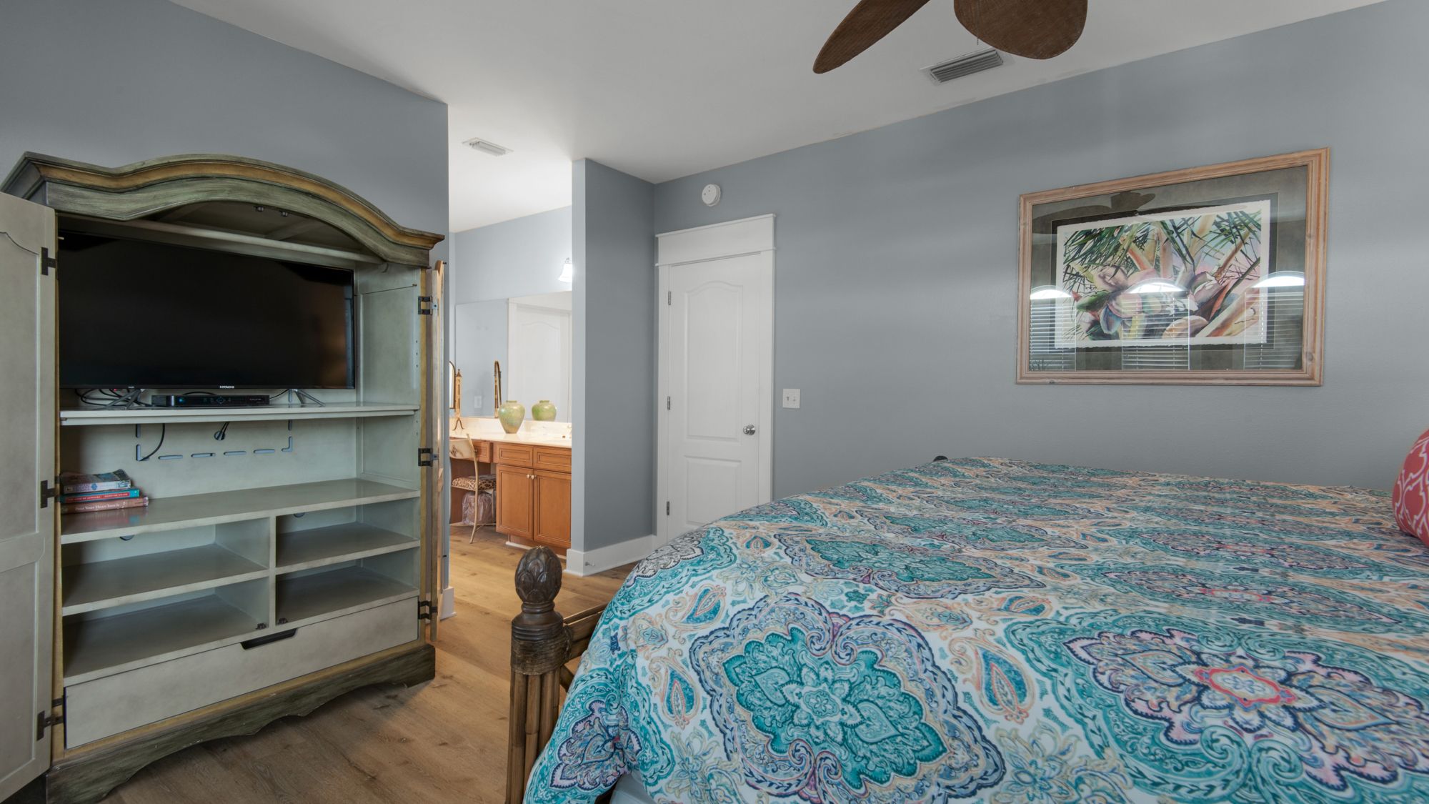 Seaview Villas A402 King Bedroom with Private Bathroom