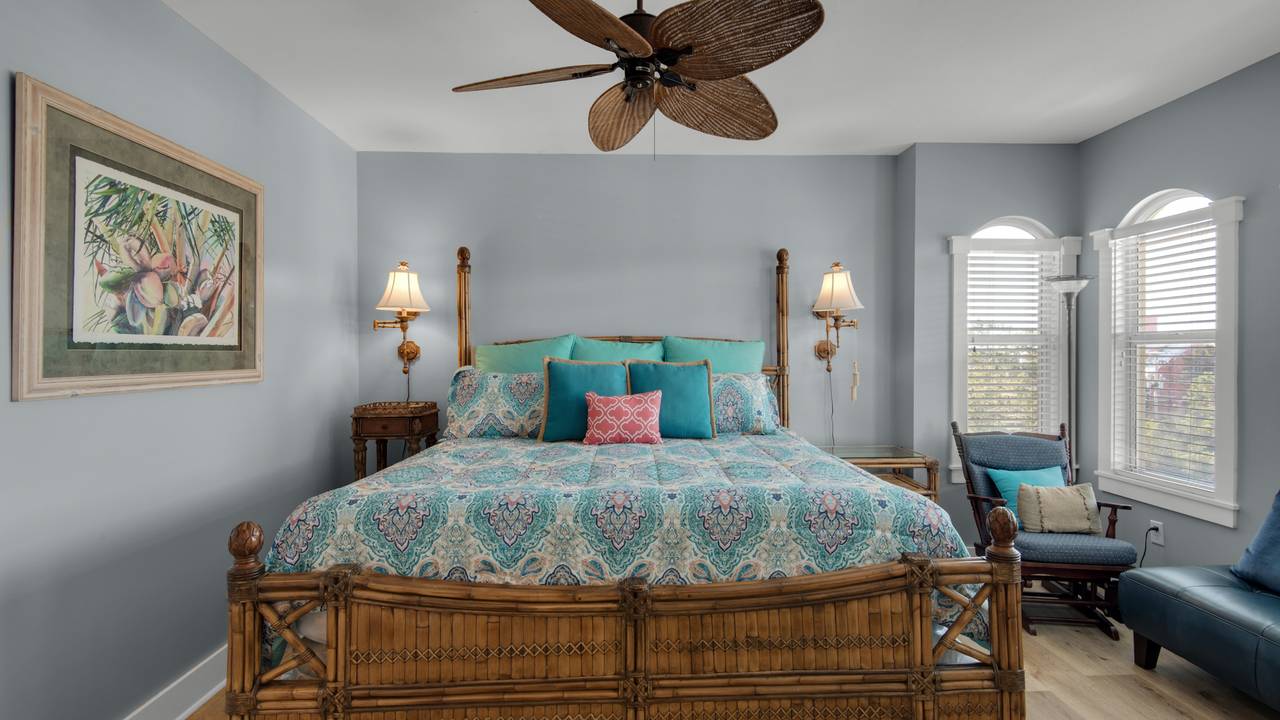 Seaview Villas A402 King Bedroom with Private Bathroom Seaview Villas A402 King Bedroom with Private Bathroom