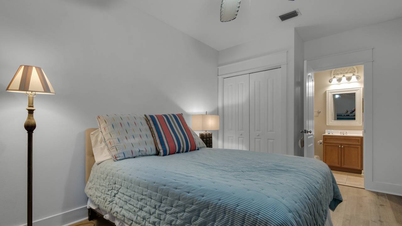 Seaview Villas Bedroom 3 with Queen and Twin Bunks Seaview Villas Bedroom 3 with Queen and Twin Bunks