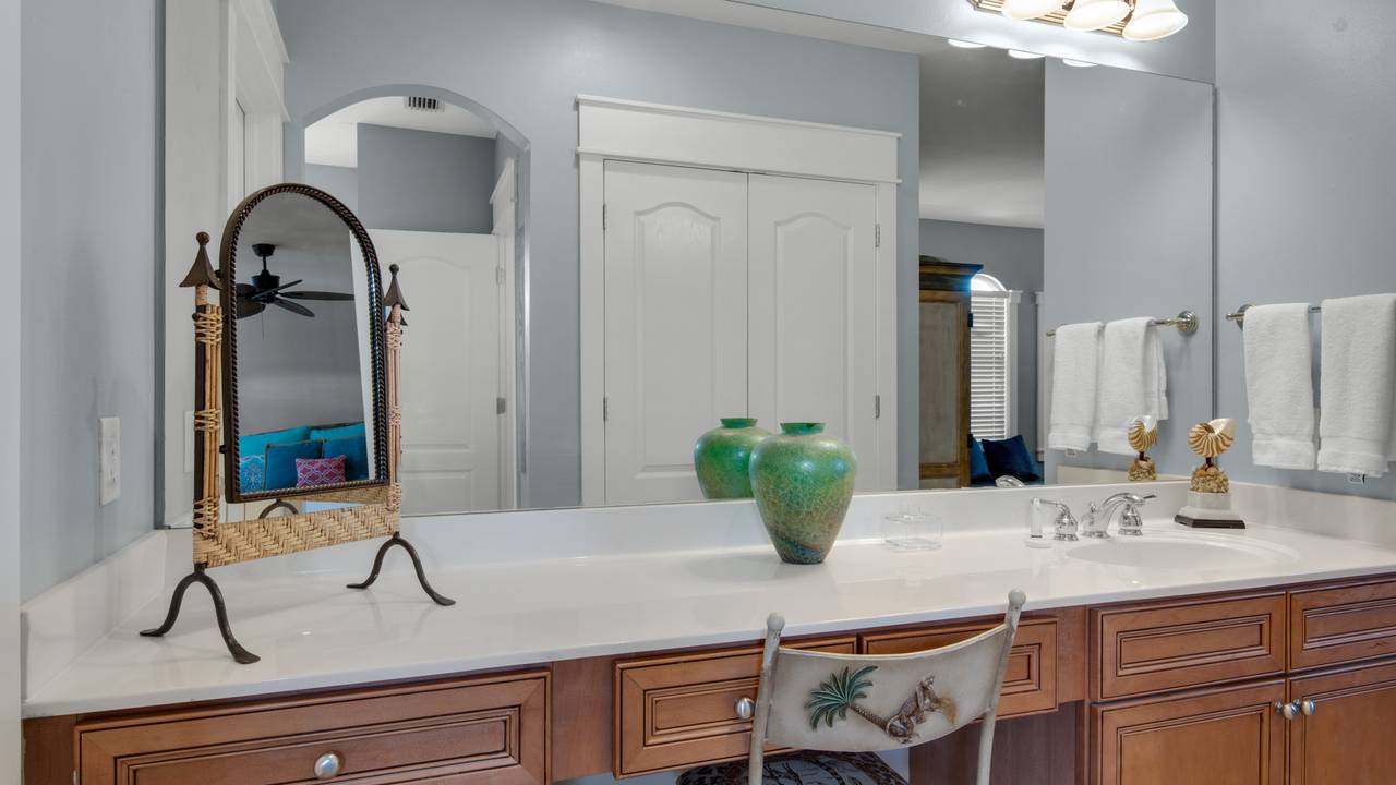 Seaview Villas A402 King Bedroom with Private Bathroom Seaview Villas A402 King Bedroom with Private Bathroom