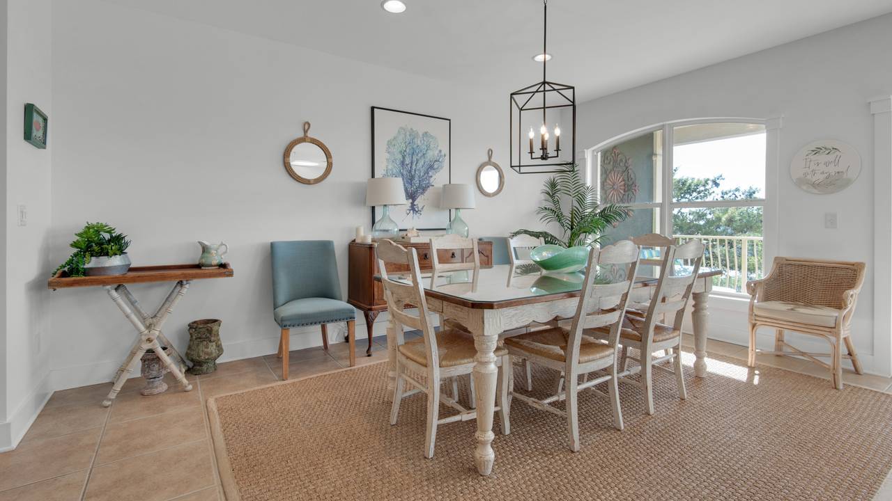 Seaview Villas A402 Dining Area Seaview Villas A402 Dining Area