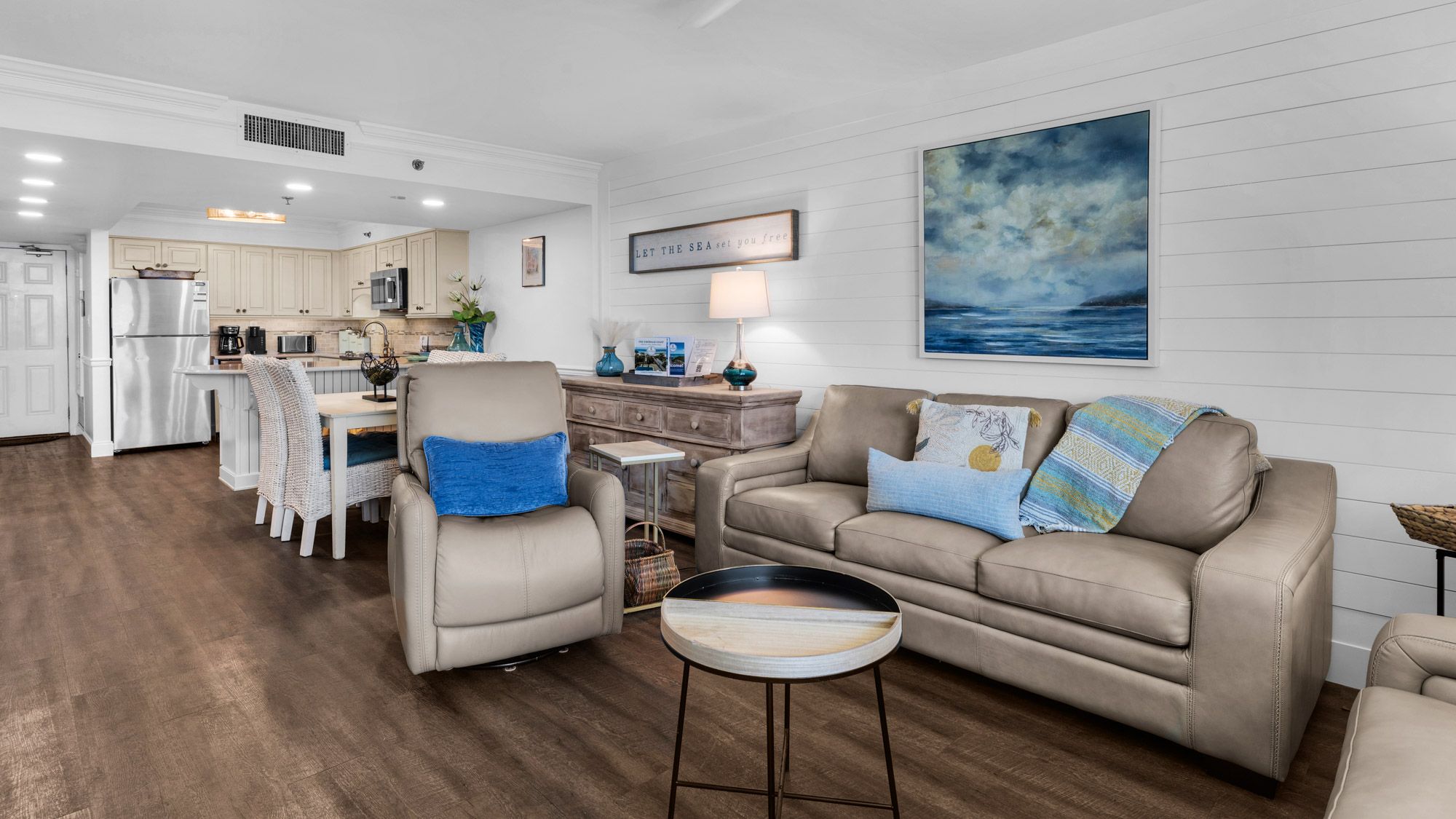 BeachCrest 102 - Living Area