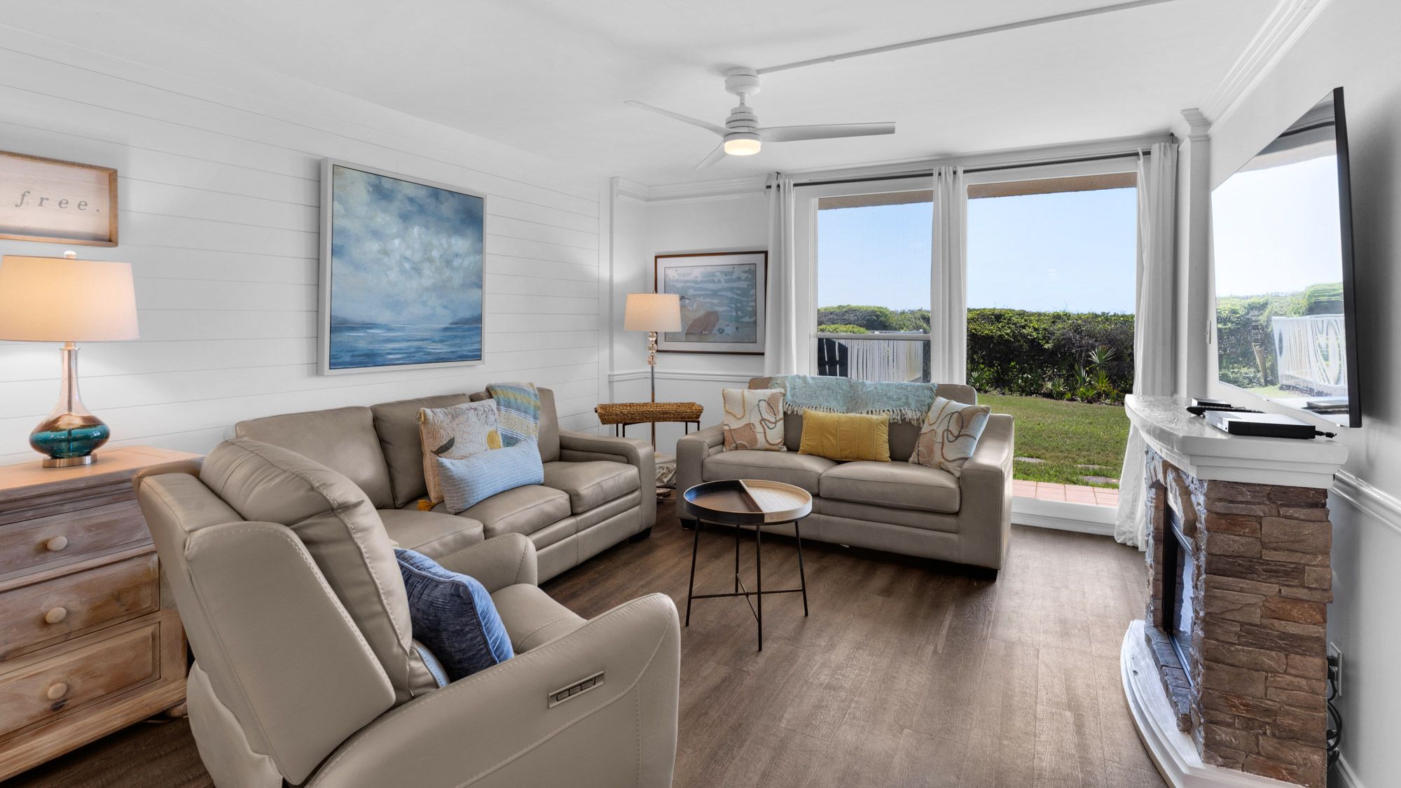 BeachCrest 102 - Living Area