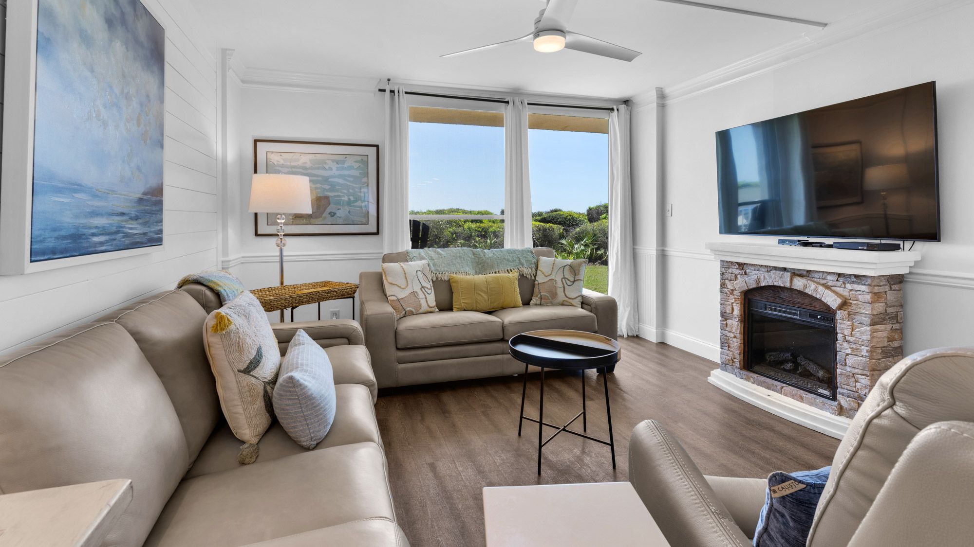 BeachCrest 102 - Living Area