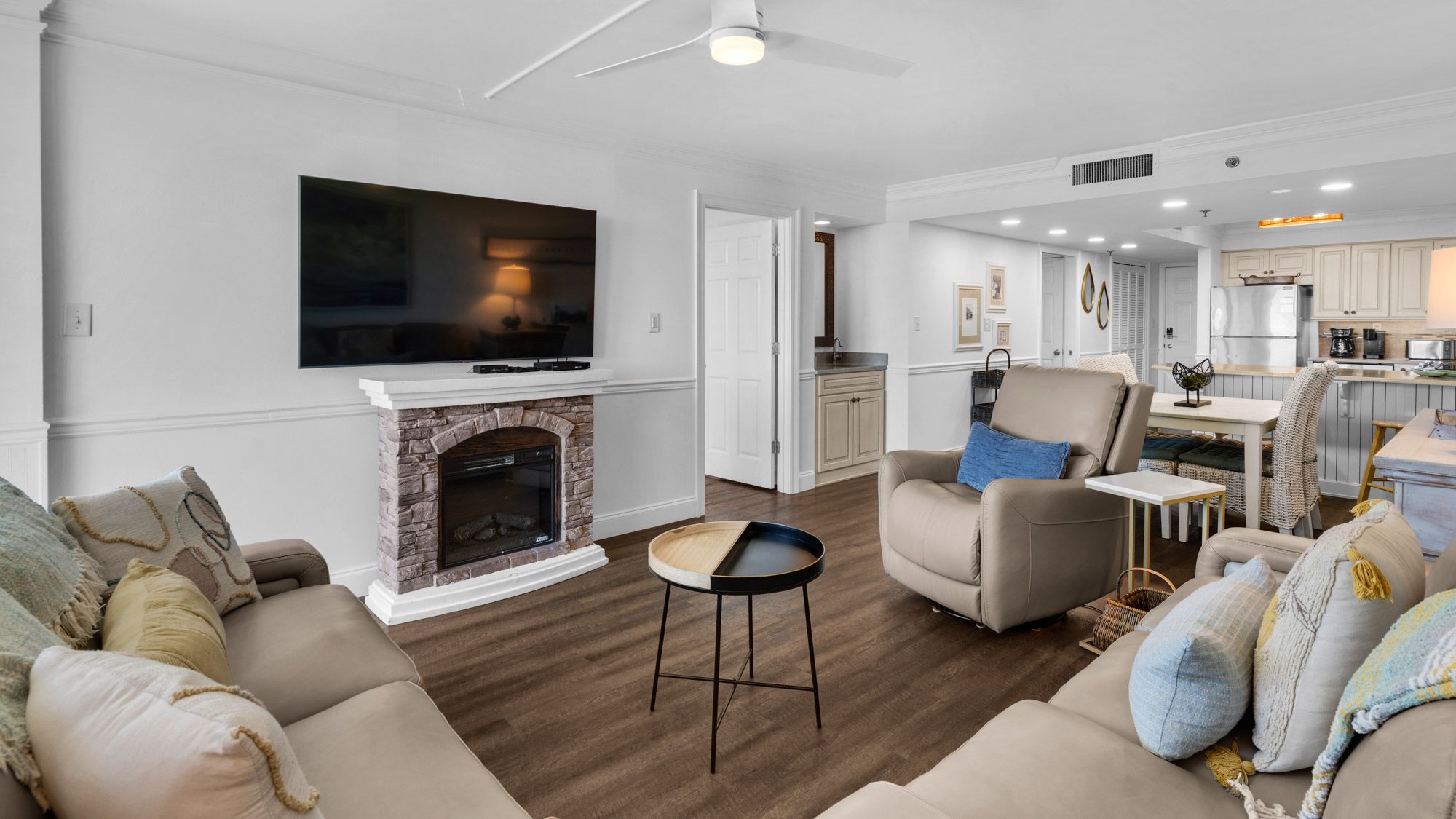 BeachCrest 102 - Living Area