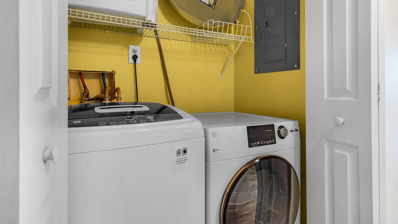 BeachCrest 103 Washer & Dryer BeachCrest 103 Washer & Dryer